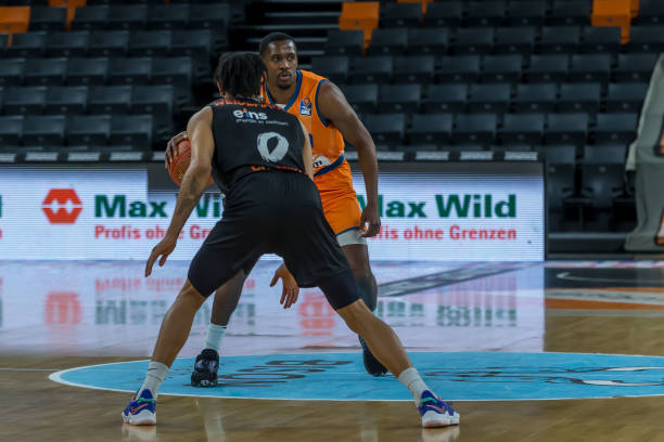 杨鸣忍无可 杨鸣忍无可