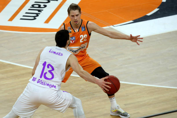 仅靠后卫球 仅靠后卫球