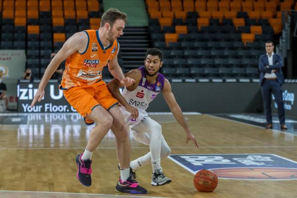 系列赛中至 系列赛中至